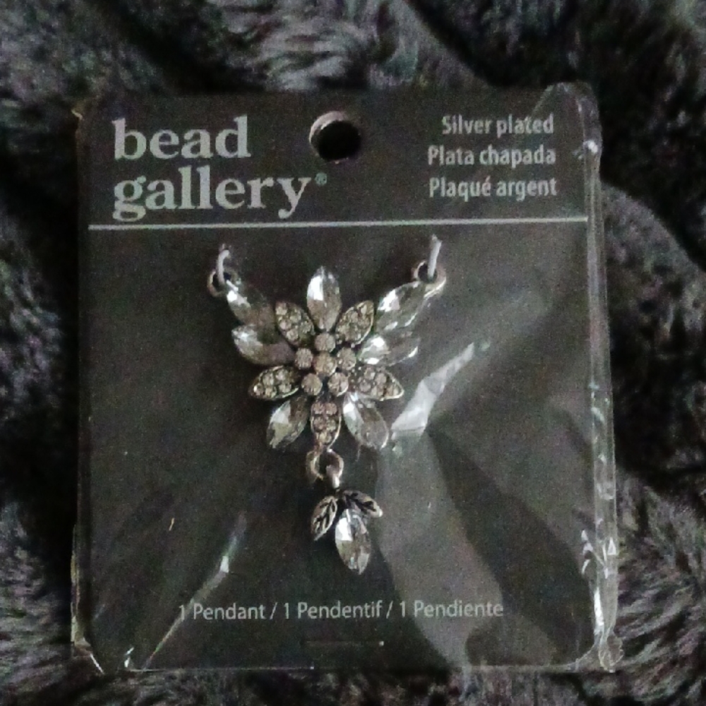 Gallery Silver Glass Floral Necklace